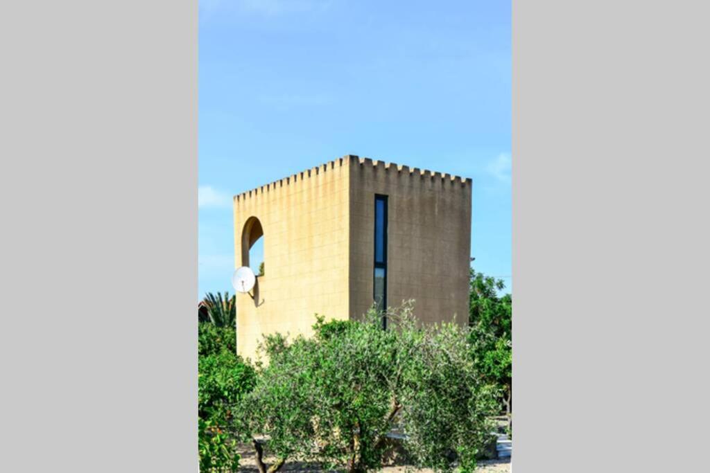 The Tower With The Orange Tree Garden Villa เอียลิซอส ภายนอก รูปภาพ