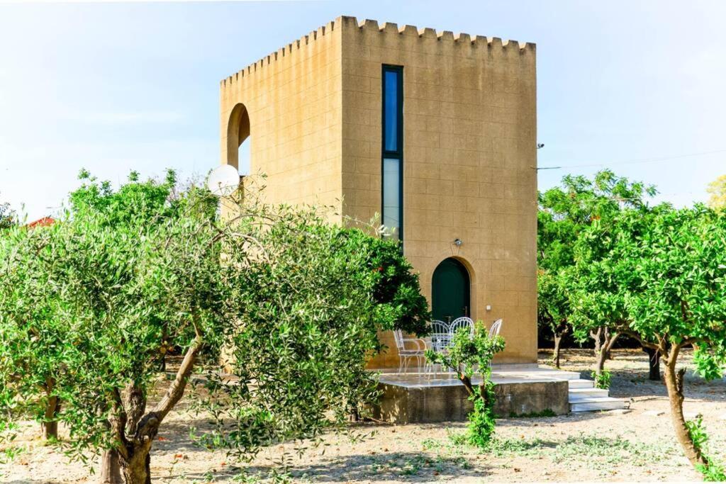 The Tower With The Orange Tree Garden Villa เอียลิซอส ภายนอก รูปภาพ