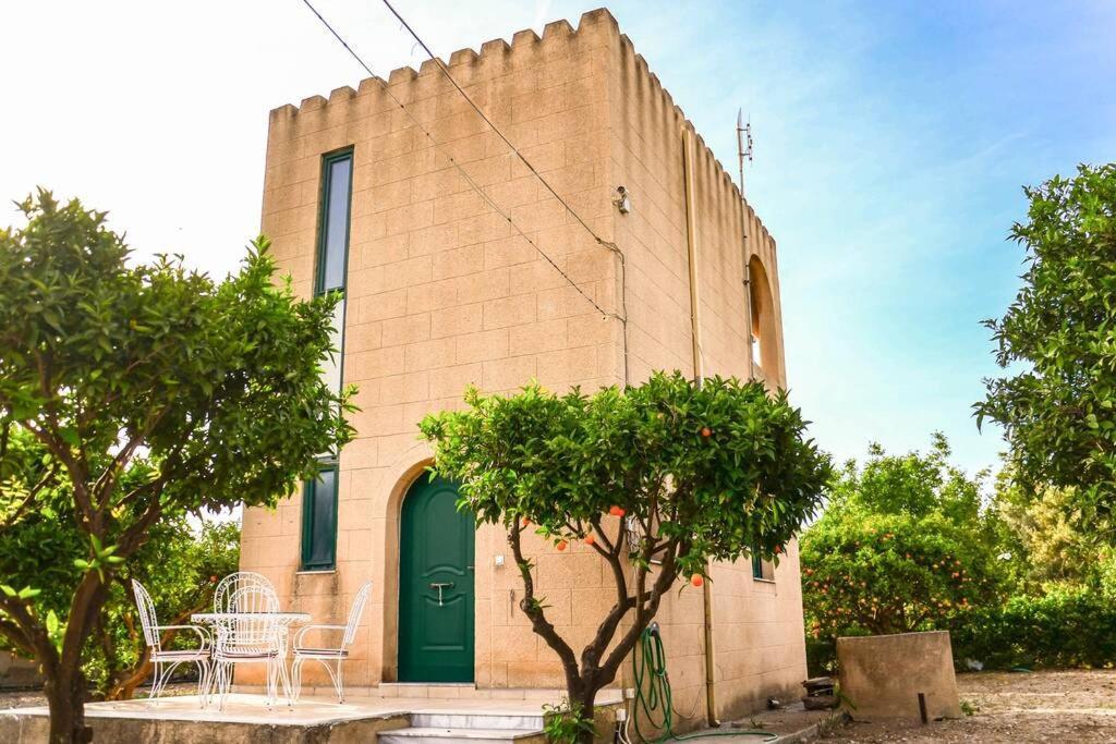 The Tower With The Orange Tree Garden Villa เอียลิซอส ภายนอก รูปภาพ