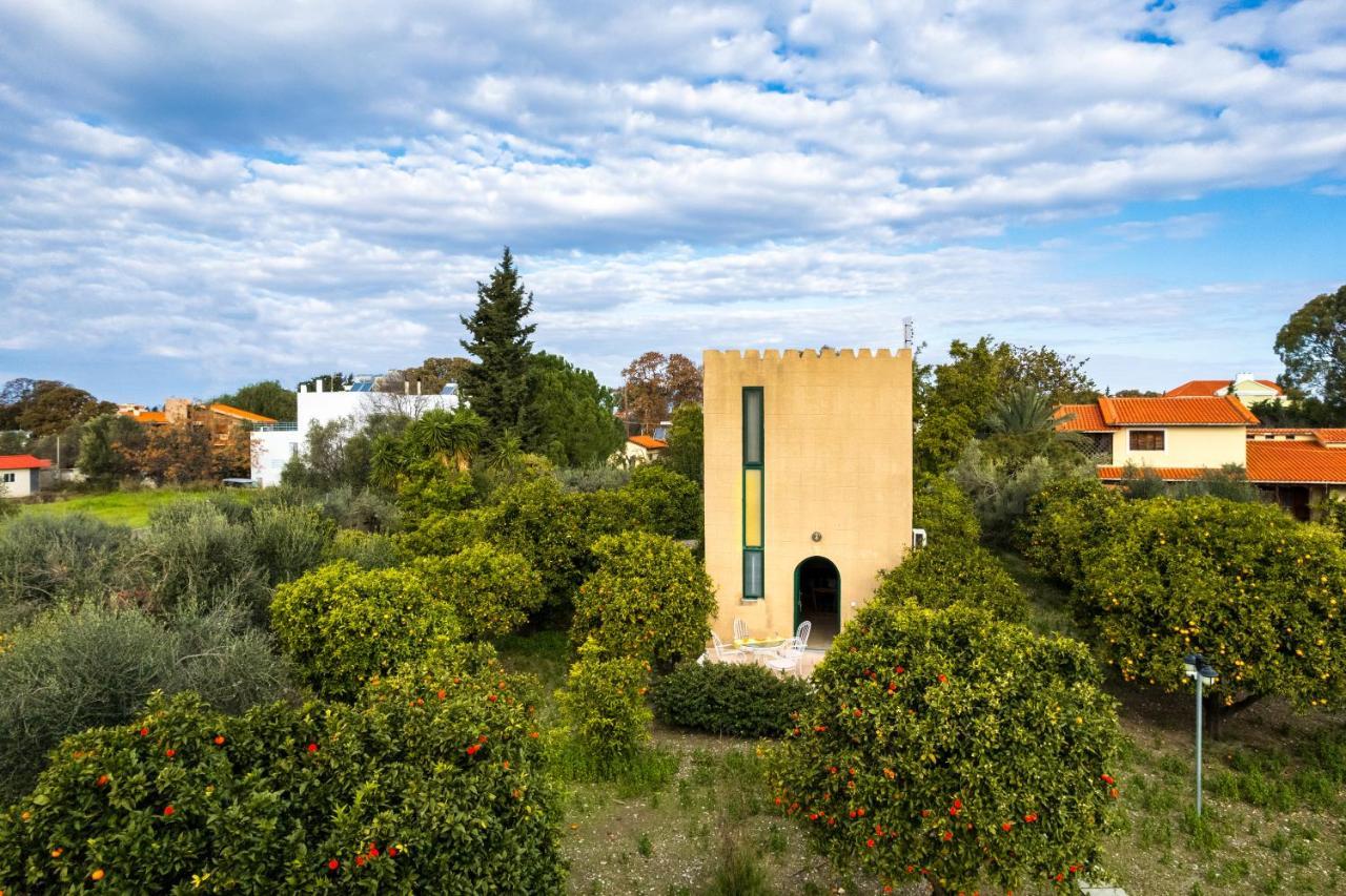 The Tower With The Orange Tree Garden Villa เอียลิซอส ภายนอก รูปภาพ