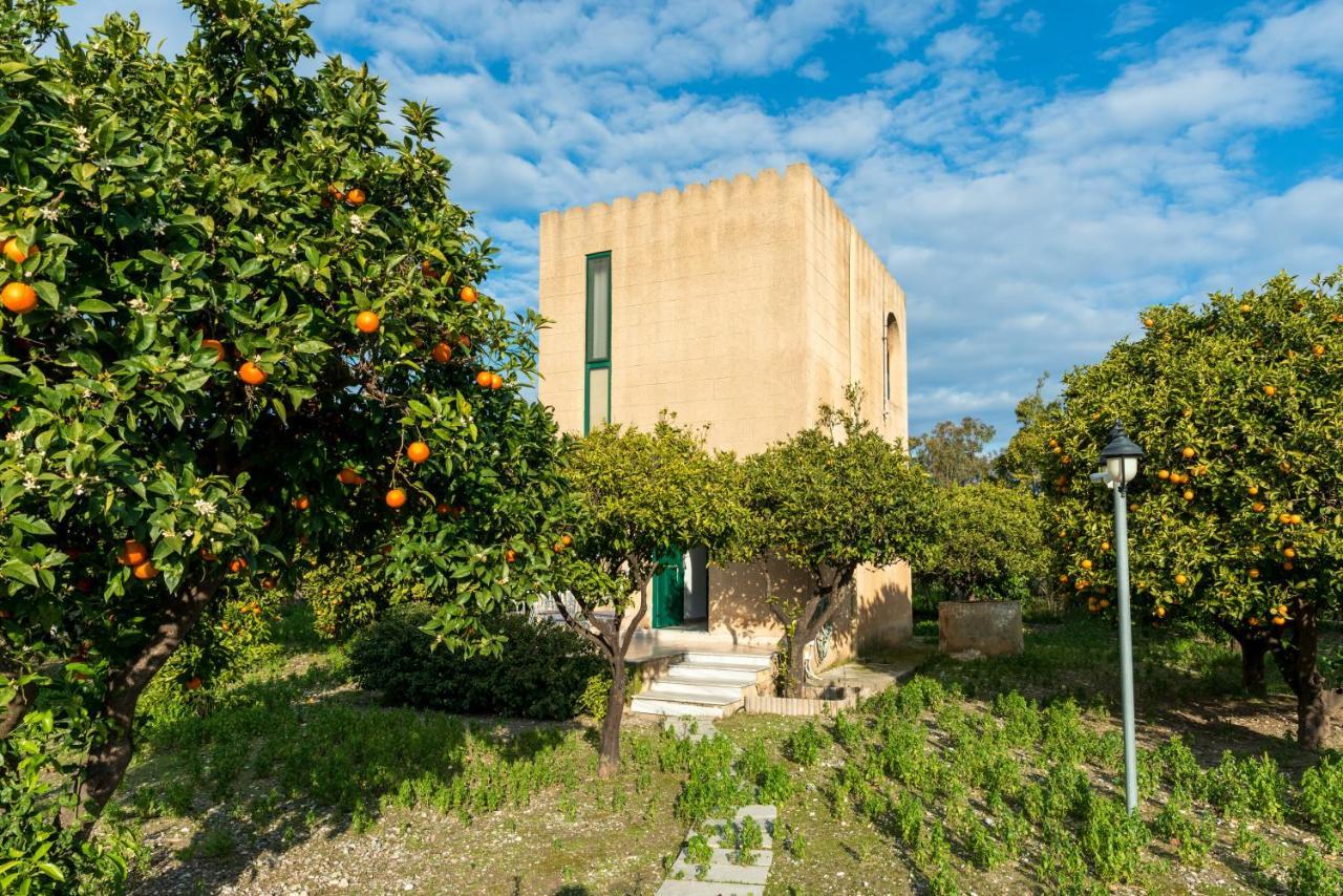 The Tower With The Orange Tree Garden Villa เอียลิซอส ภายนอก รูปภาพ